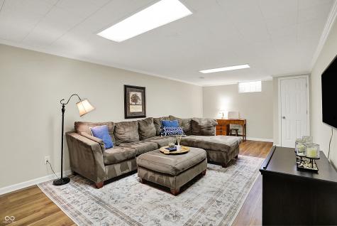 915 Williamsburg Lane Zionsville IN 46077