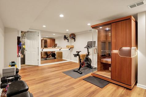 915 Williamsburg Lane Zionsville IN 46077