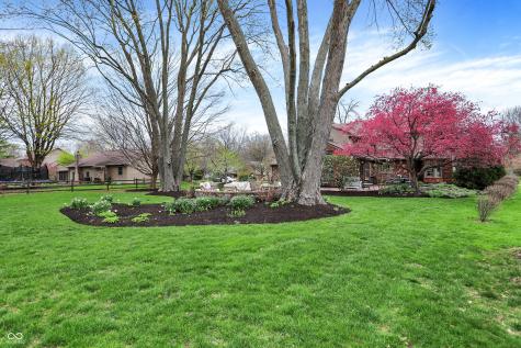 915 Williamsburg Lane Zionsville IN 46077