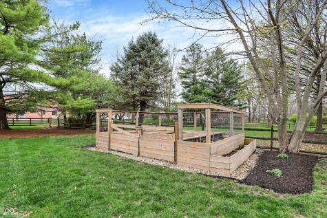 915 Williamsburg Lane Zionsville IN 46077