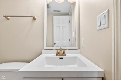 12555 Geist Cove Drive Indianapolis IN 46236
