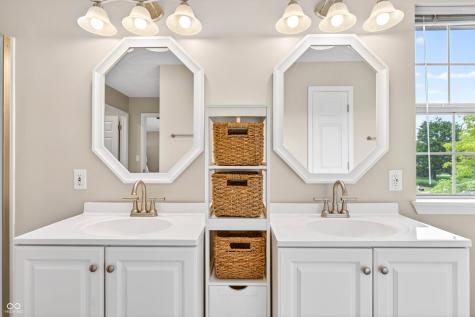12555 Geist Cove Drive Indianapolis IN 46236