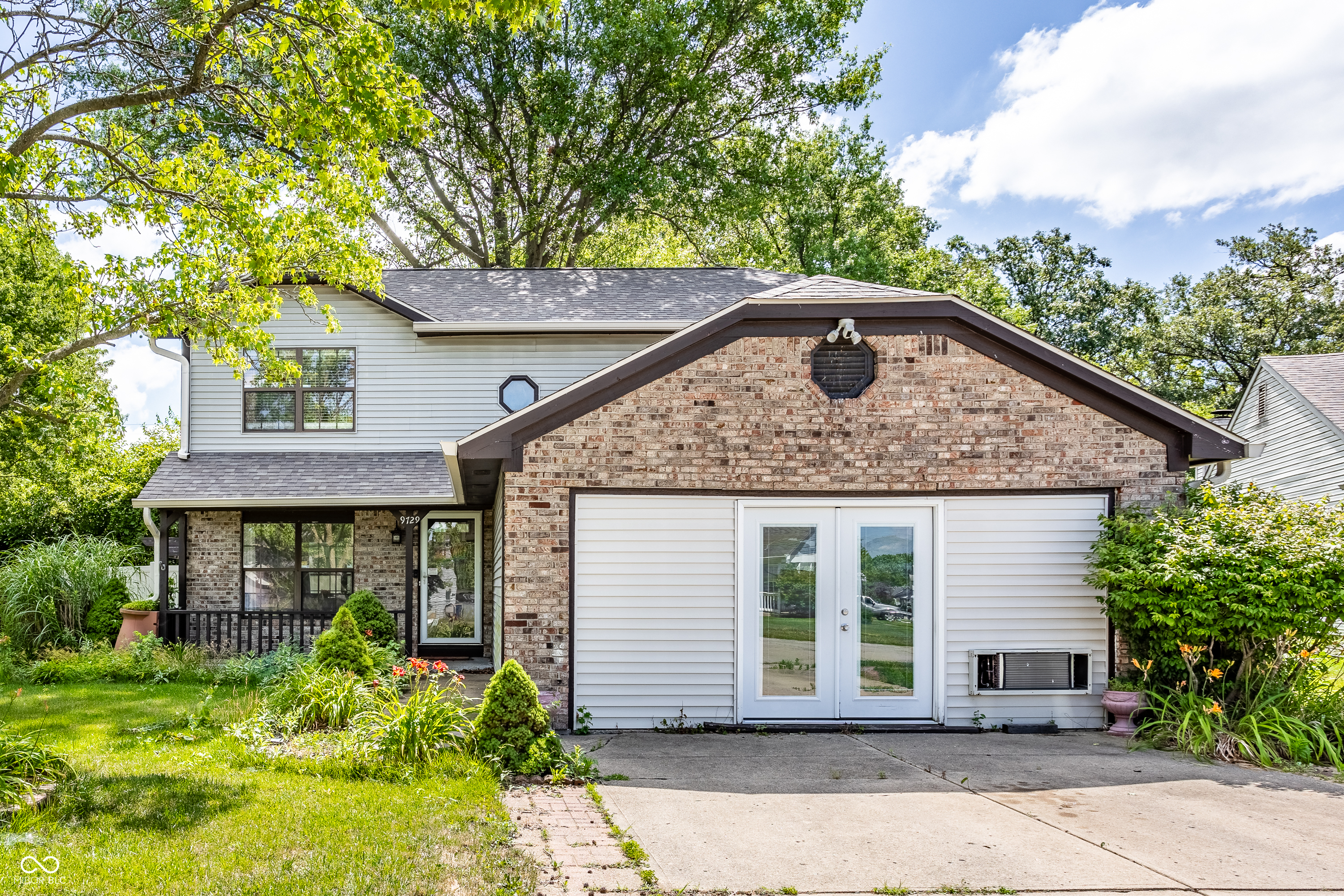 9729 English Oak Drive Indianapolis IN 46235