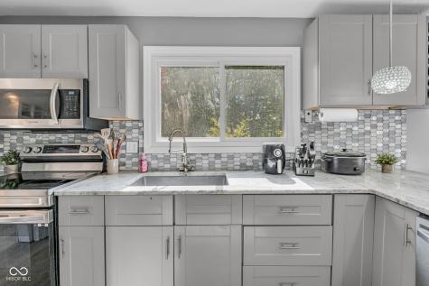 1039 Ridgeview Court Avon IN 46123