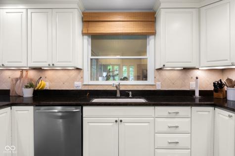 3648 Deerfield Place Columbus IN 47203