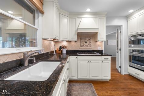 3648 Deerfield Place Columbus IN 47203
