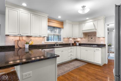 3648 Deerfield Place Columbus IN 47203