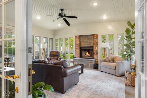 3648 Deerfield Place Columbus IN 47203