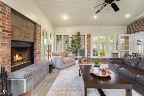 3648 Deerfield Place Columbus IN 47203