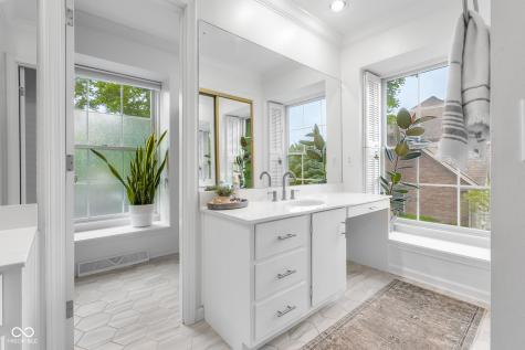 3648 Deerfield Place Columbus IN 47203