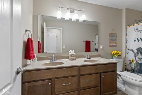 15429 Streamwood Drive Fishers IN 46040