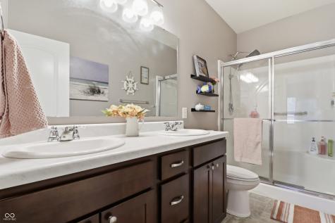2332 Longleaf Lane Greenfield IN 46140