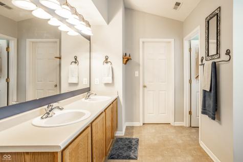 6557 Yorkshire Circle Zionsville IN 46077