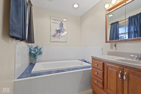 9045 E 86th Street Indianapolis IN 46256