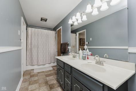 9105 W Lone Beech Drive Muncie IN 47304