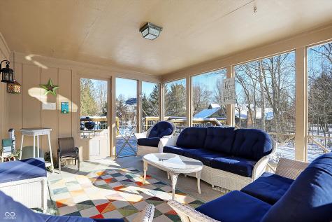 105 S Maxwell Court Zionsville IN 46077