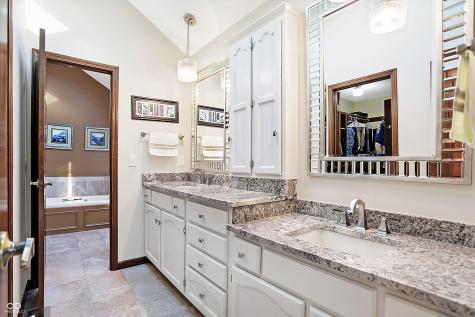 105 S Maxwell Court Zionsville IN 46077