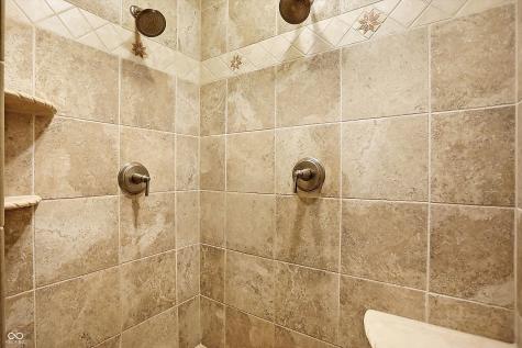 105 S Maxwell Court Zionsville IN 46077