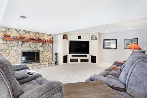 105 S Maxwell Court Zionsville IN 46077