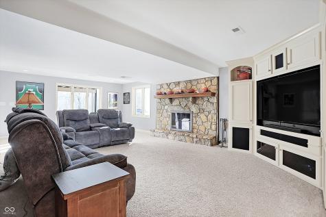 105 S Maxwell Court Zionsville IN 46077