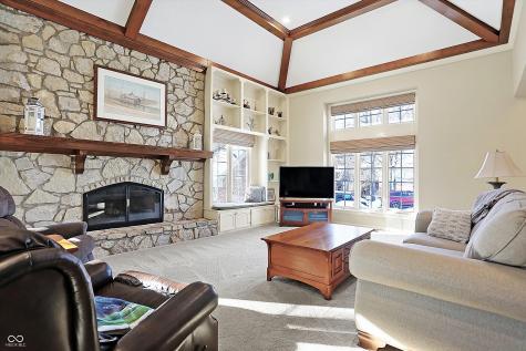 105 S Maxwell Court Zionsville IN 46077