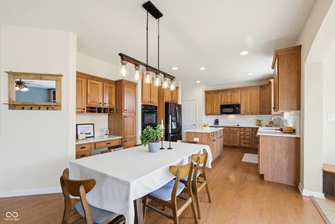 6103 Golden Eagle Drive Zionsville IN 46077