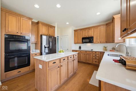 6103 Golden Eagle Drive Zionsville IN 46077
