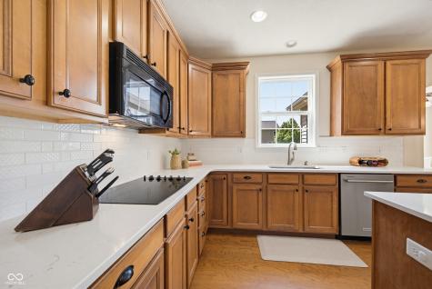 6103 Golden Eagle Drive Zionsville IN 46077