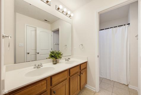 6103 Golden Eagle Drive Zionsville IN 46077