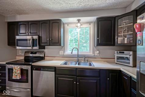 9319 Drawbridge Court Indianapolis IN 46250