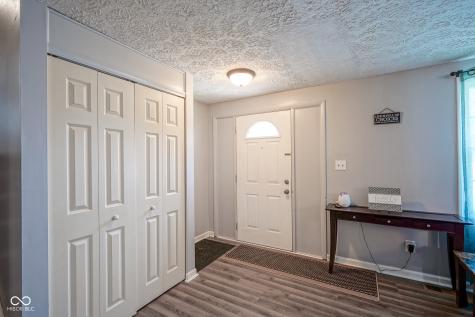 9319 Drawbridge Court Indianapolis IN 46250