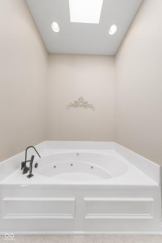 8061 Middle Bay Lane Indianapolis IN 46236