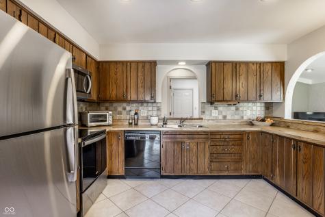 1627 Forward Pass Court Indianapolis IN 46217