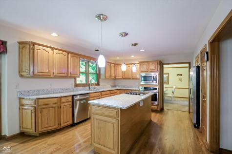 1884 Highland Cove Carmel IN 46280