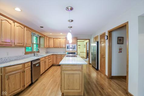 1884 Highland Cove Carmel IN 46280
