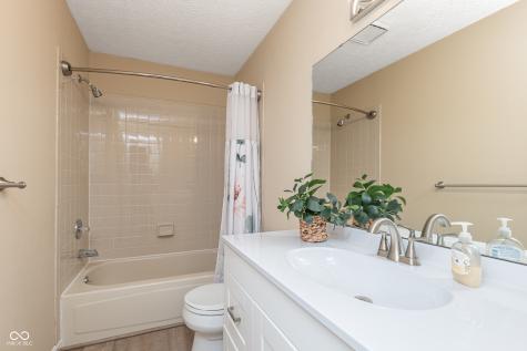 3304 Fox Orchard Circle Indianapolis IN 46214