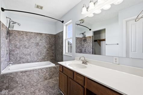 11148 Sanabria Drive Indianapolis IN 46235