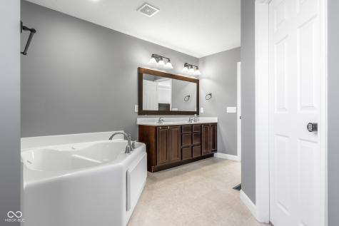 11005 N County Road 425 E Hope IN 47246
