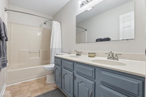 143 Hollowview Drive Noblesville IN 46060