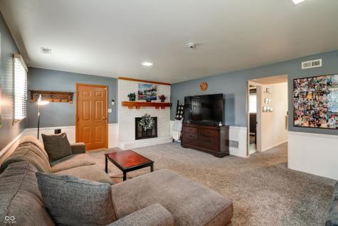 6728 Chapel Hill Road Indianapolis IN 46214