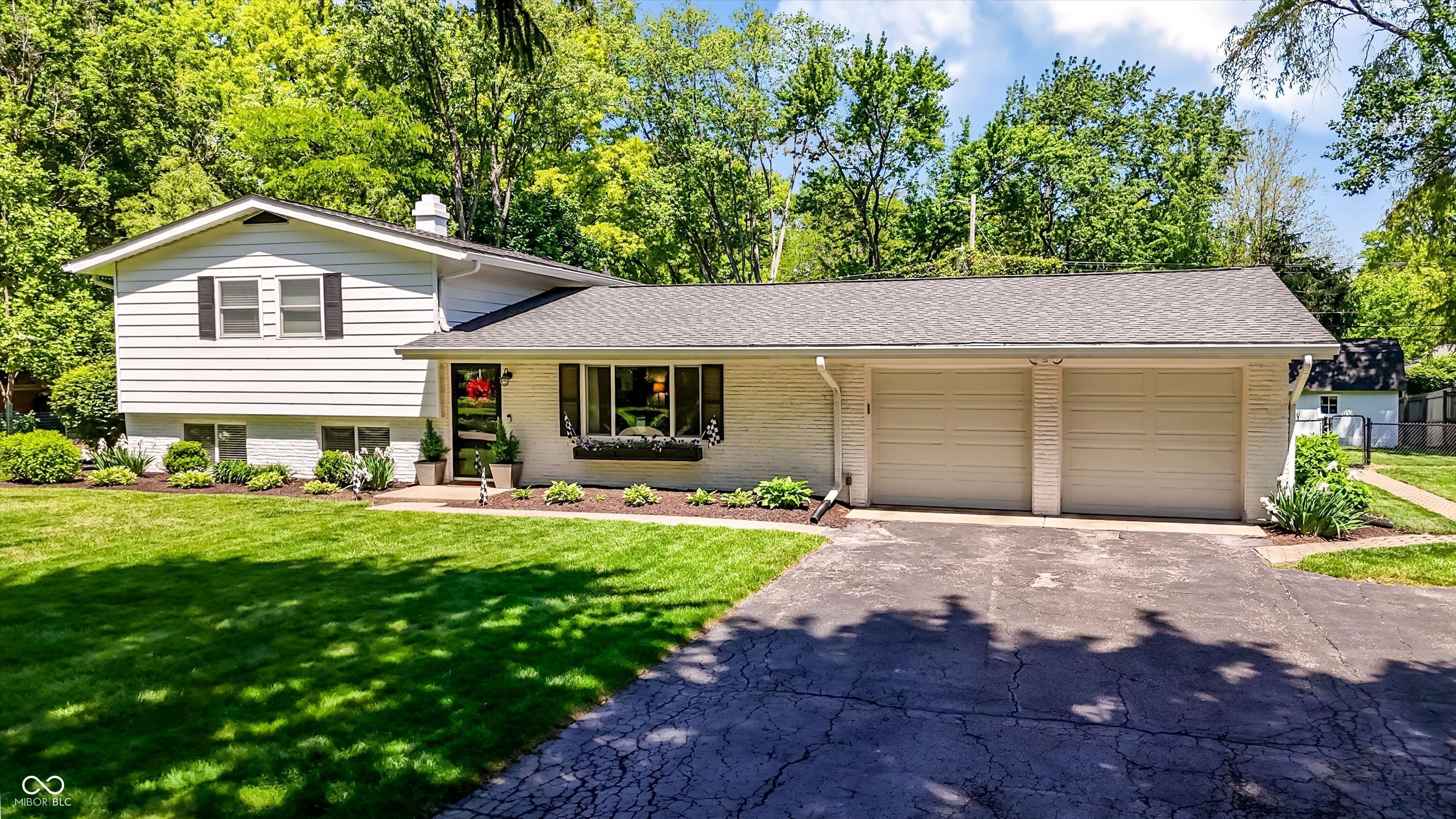 562 Holliday Lane Indianapolis IN 46260