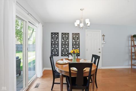 562 Holliday Lane Indianapolis IN 46260