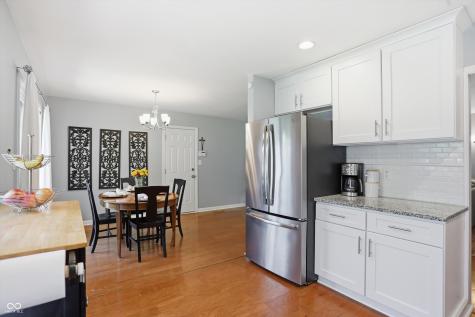 562 Holliday Lane Indianapolis IN 46260