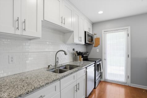 562 Holliday Lane Indianapolis IN 46260