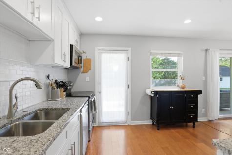 562 Holliday Lane Indianapolis IN 46260