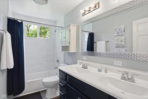 562 Holliday Lane Indianapolis IN 46260