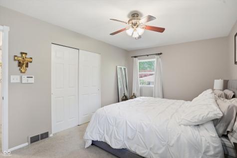 562 Holliday Lane Indianapolis IN 46260