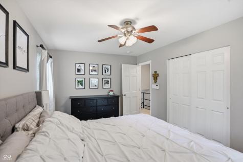 562 Holliday Lane Indianapolis IN 46260