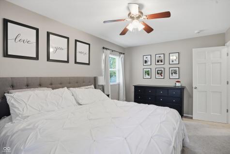 562 Holliday Lane Indianapolis IN 46260