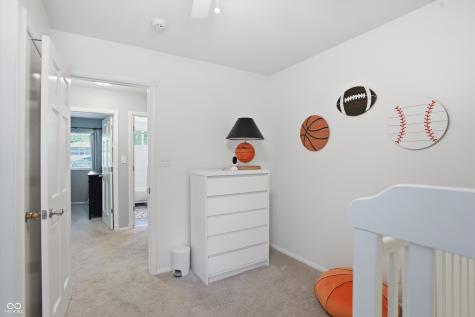 562 Holliday Lane Indianapolis IN 46260